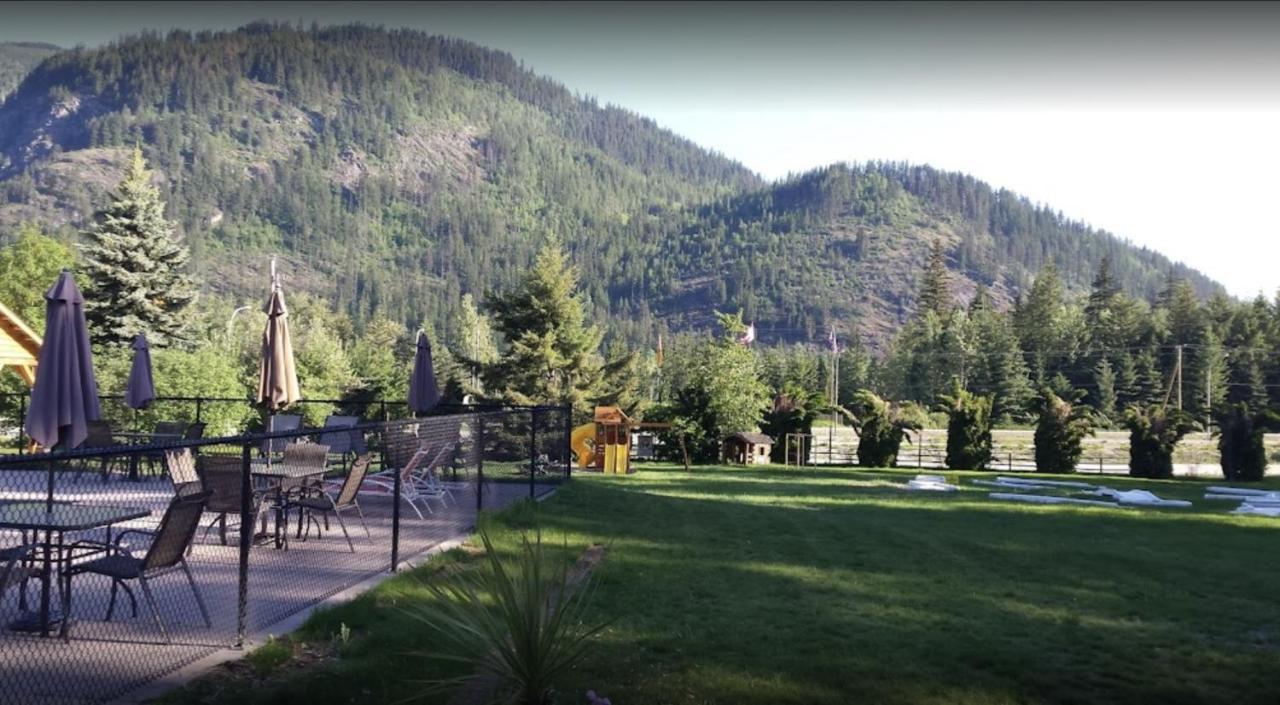 Sicamous Rv & Cabin Resort Malakwa 外观 照片